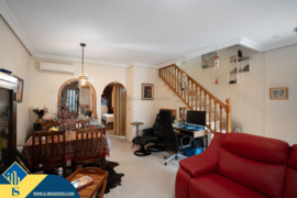 Namas su bendru baseinu, Alicante provincijoje, Orihuela Costa mieste. 3 kambariai | 77 m² | 3 kilom