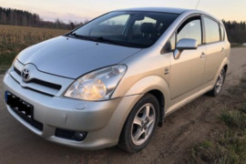 Toyota Corolla Verso dalimis