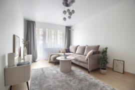 Parduodamas 67 kv. m, 3 kambarių butas Viršuliškėse. Aukštas 2 iš12. Langai į pietus.