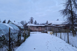 Parduodama namo dalis su statybinėmis medžiagomis