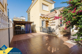 Namas su privačiu baseinu, Alicante provincijoje, Algorfa mieste. 4 kambariai | 103 m² | 12 kilometr