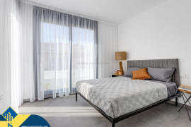 Statomas namas, Alicante provincijoje, Torrevieja mieste. 5 kambariai | 159 m² | 150 metrų iki jūros