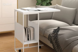 vidaXL Šoninis staliukas su ratukais, baltas, 55x36x63,5cm, mediena