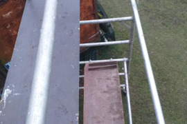 Aliuminis bokstelis 4,5m aukscio+ ratukai su reguliuojamu auksciu