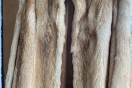 Parduodamas moteriškas lapės kailinis paltas, naujas, trumpas. 46-48 dydžiо.