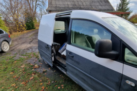 Parduodamas nevažiuojantis 2007 m. gamybos balta/juoda VW CADDY, 1,9 TDI, 77 KW