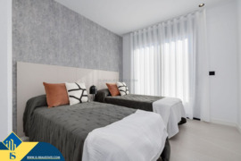 Statomas namas, Alicante provincijoje, Torrevieja mieste. 4 kambariai | 141 m² | 2 kilometrai iki jū