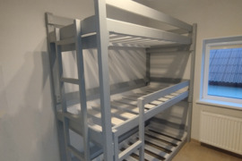 Parduodama trijų aukštų medinė lova