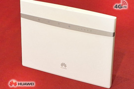 4G+ LTE modemas Huawei B525s-65a su maitinimo blokeliu