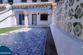 Bungalas su bendru baseinu, Alicante provincijoje, Torrevieja mieste. 3 kambariai | 55 m² | 300 metr