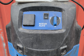 Pramoninis dulkių siurblys.