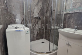 Parduodamas 1 kamb. butas su BALKONU Statybininkų pr., 33 kv. m., 9/8a. Su balkonu.