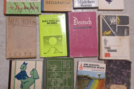 Parduodamos knygos visos po 2 eurus