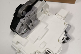 8K0839015 SPYNA GALINIU DURU KAIRES A4 A5 Q5