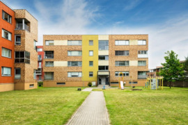 Parduodamas jaukus ir labai šviesus 3 kambarių butas ramiame ir žalumos apsuptame Mažojo kaimelio mi