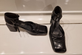 Atiduodu batelius. Dydis 37, vidpadis 24 cm. Vilnius