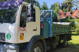 Vairuotojo darbo su savo krovininiu automobiliu su fiskaru.