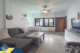 Renovuotas namas su bendru baseinu, Alicante provincijoje, Torrevieja mieste, Playa del Cura rajone.