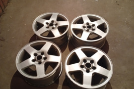 Nissan , Lieti ratlankiai, R-16