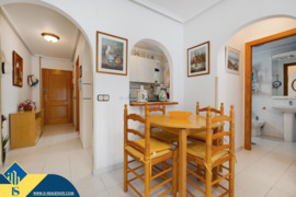 Apartamentas su bendru baseinu, Alicante provincijoje, Torrevieja mieste, Playa del Acequión rajone.