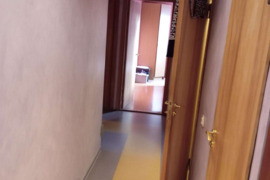 Parduodamas 3 kamb. butas Kalnupės g., 67 kv.m., 5/4a. Baltų plytų namas.