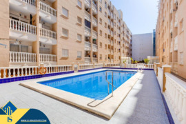 Apartamentas su bendru baseinu, Alicante provincijoje, Torrevieja mieste, Playa del Cura rajone. 4 k