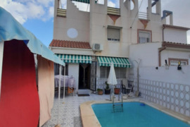 Namas su privačiu baseinu, Alicante provincijoje, Torrevieja mieste, Torreta rajone. 5 kambariai | 8