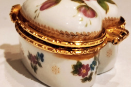 Porcelianinė papuošalų dėžutė