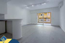 Renovuotas apartamentas su terasa, Alicante provincijoje, Torrevieja mieste, Playa del Cura rajone. 