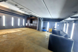 GARAŽO SU AUTOSALONŲ CHEMINIO VALYMO ĮRANGA IR CHILL ZONA NUOMA, Taikos 114 (šalia Kauno liftų)