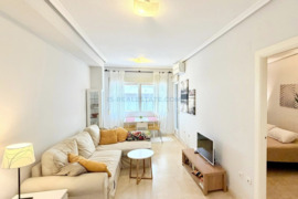 Renovuotas apartamentas su terasa, Alicante provincijoje, Torrevieja mieste. 2 kambariai | 60 m² | 1