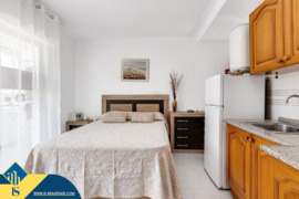 Studija su bendru baseinu, Alicante provincijoje, Torrevieja mieste. 1 kambarys | 27 m² | 750 metrų 