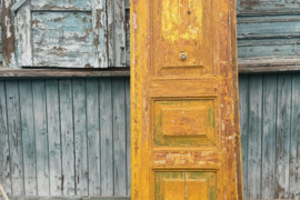 Senos medinės dvivėrės durys