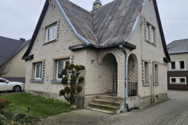 Dalis namo Garliavoje, Kauno r., Gėlių g. su garažu, 130 m² bendro ploto, 3 arai