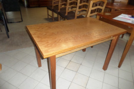 Stalas  kodas25RG4
