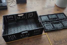 Daugkartinė,sulankstoma plastikinė dėžė žalios žemesnės .