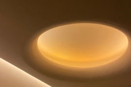 Paslėptas LED apšvietimas – nišos, lubos, linijos 