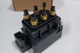 Oro skirstytuvas/ vožtuvų blokas (pneumatinės važiuoklės) AUDI Q7, TOUAREG, PORSCHE CAYENNE 4L069800