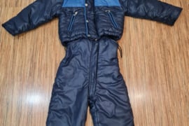 Vaikiška Striukė su kelnėmis. Dėvėta. Kaina 7€. Tel. 062537330