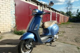Piaggio Vespa, Motoroleris - Mopedaūis