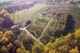 Sklypas ribojasi su mišku ir prie Vilniaus sklypas prie miško