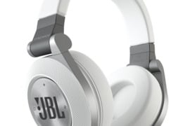 JBL E50 BT – nebegaminamos belaidės Bluetooth ausinės su mikrofonu Grojimo laikas: iki 18 val. Garsi