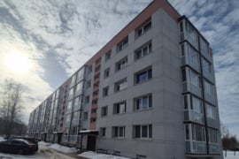 PILNAI RENOVUOTAME NAME NAUJOSIOS AKMENĖS MIESTE PARDUODAMAS 2 KAMBARIŲ BUTAS