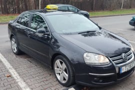 Taksi automobilio nuoma darbui.