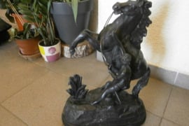 Arklio skulptūra iš metalo