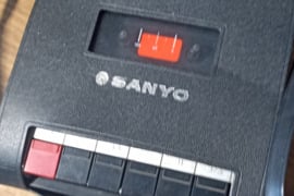 Kasetinis magnetafonas sanyo slim 112