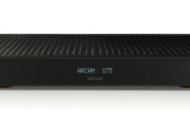 Arcam ST5 tinklo grotuvas idealiai dera su Arcam A5 ir A15 integruotais stiprintuvais