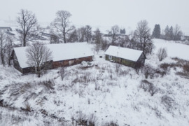 Parduodamas žemės sklypas su gyvenamuoju namu ir ūkiniais pastatais Radviliškio r. sav., Pakalniškių