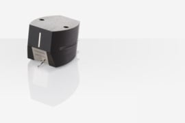 Clearaudio Virtuoso V2 – aukštos klasės MM (Moving Magnet) kartridžas su rezonansui atspariu juodmed