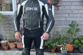54EU. Odinė 2 dalių moto apranga.